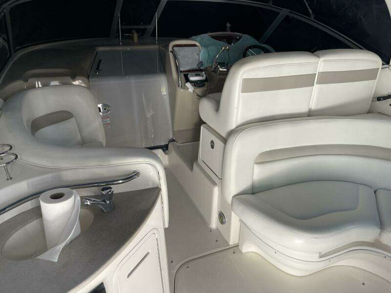 32ft Sea Ray Yacht For Sale