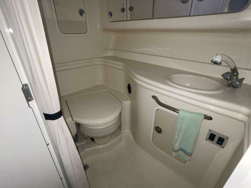 32ft Sea Ray Yacht For Sale