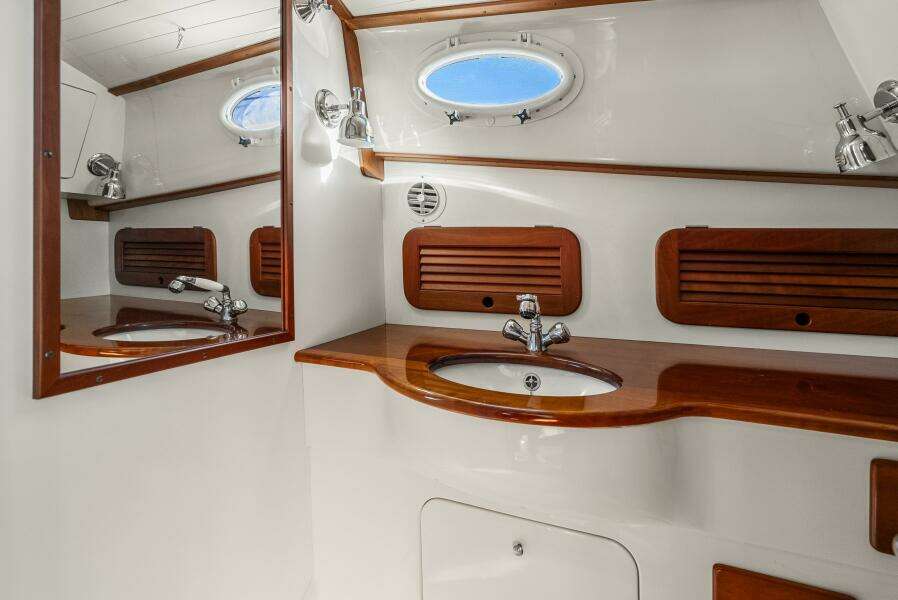YAHTZEE 36ft Hinckley Yacht For Sale
