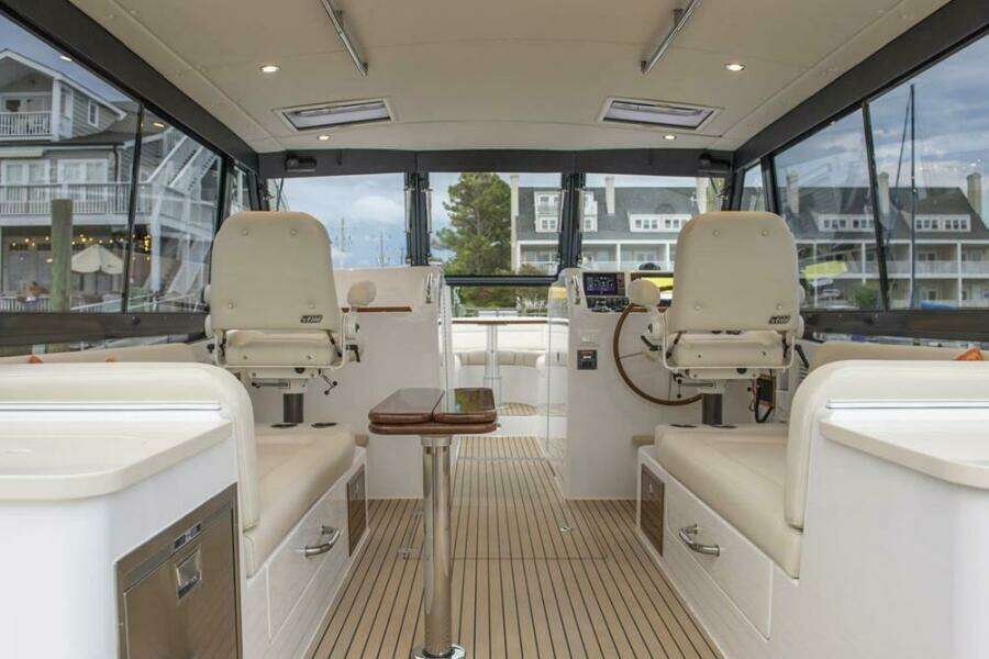 35ft MJM Yacht For Sale