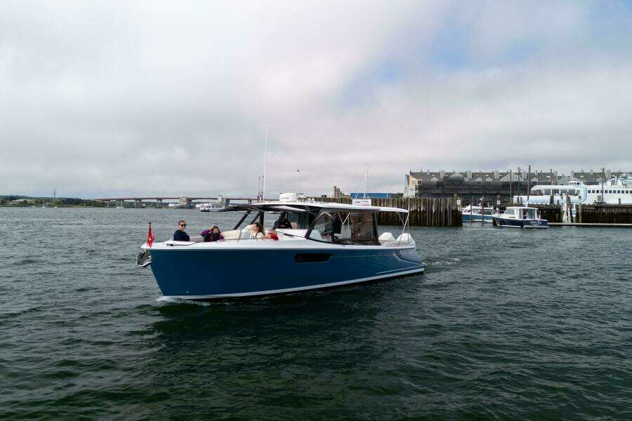 35ft MJM Yacht For Sale