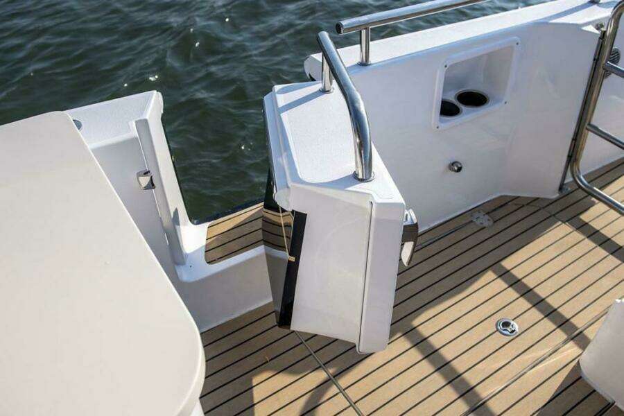 35ft MJM Yacht For Sale