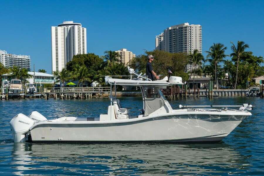 27ft AmeraCat Yacht For Sale