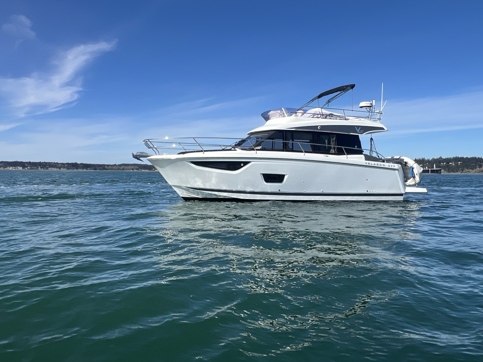 37' 2019 Jeanneau Velasco