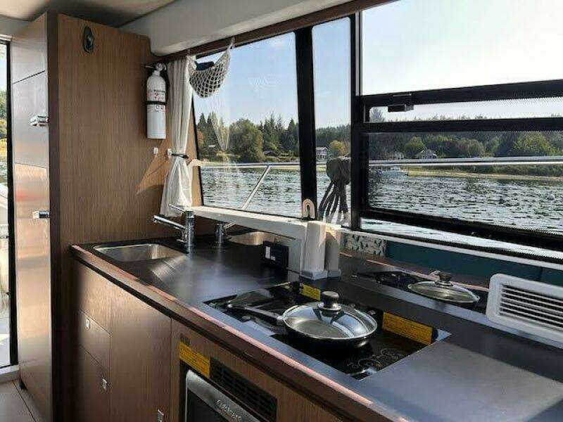 Sweet  amp  Salty 37ft Jeanneau Yacht For Sale