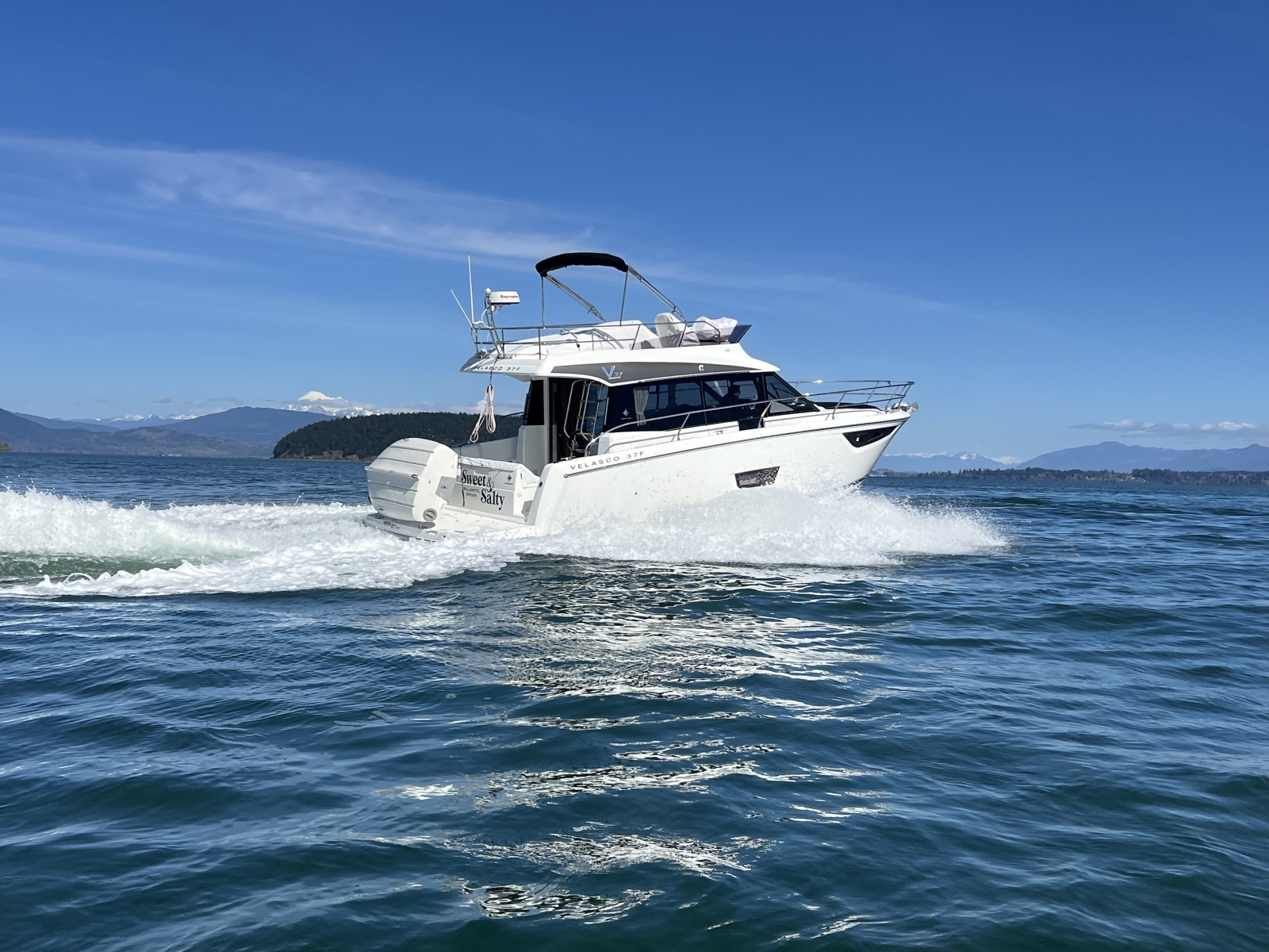 Sweet  amp  Salty 37ft Jeanneau Yacht For Sale