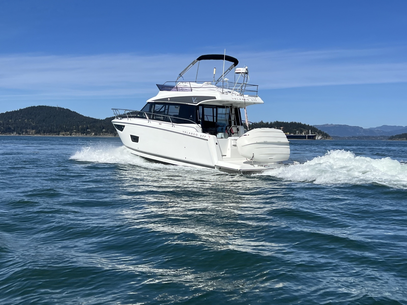 Sweet  amp  Salty 37ft Jeanneau Yacht For Sale