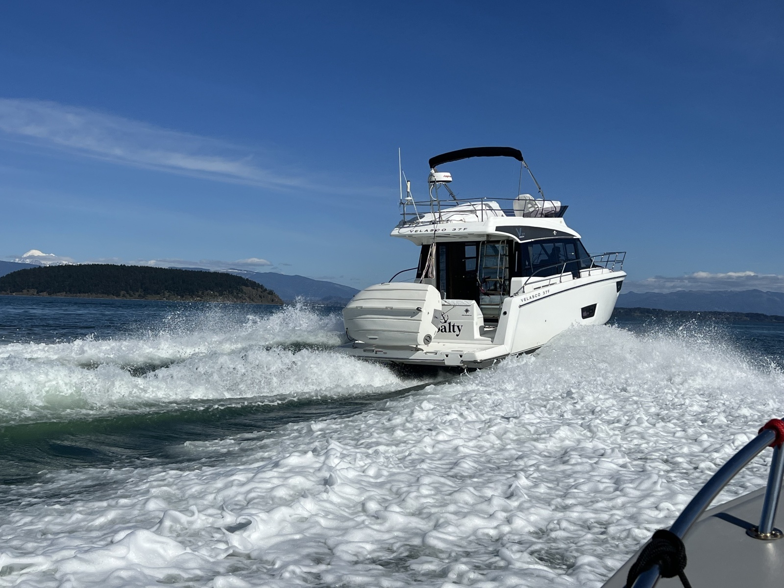 Sweet  amp  Salty 37ft Jeanneau Yacht For Sale