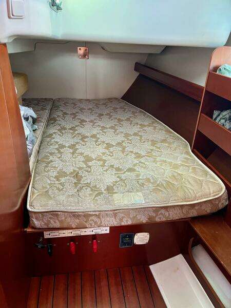 Sosy 42ft Beneteau Yacht For Sale