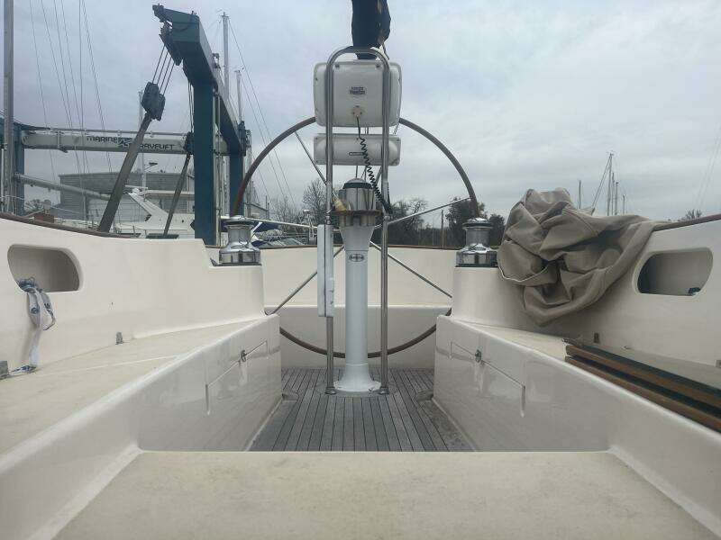 33ft Alerion Yacht For Sale