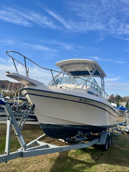 23' 2004 Grady-White 