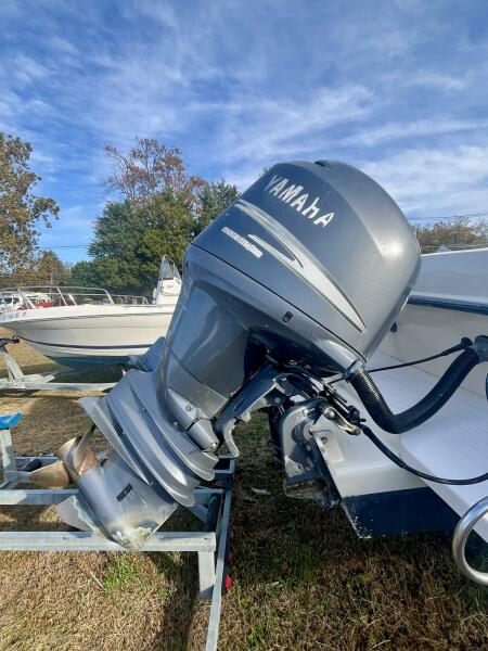 23' 2004 Grady-White 