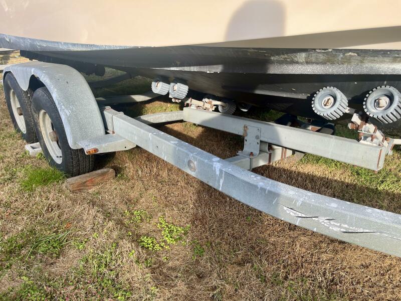 23' 2004 Grady-White 