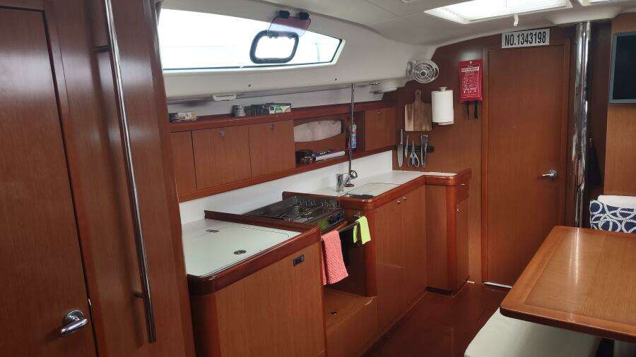 Tiffany Nicole 43ft Beneteau Yacht For Sale