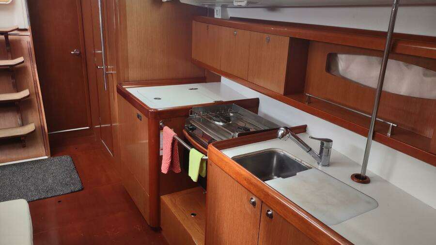 Tiffany Nicole 43ft Beneteau Yacht For Sale