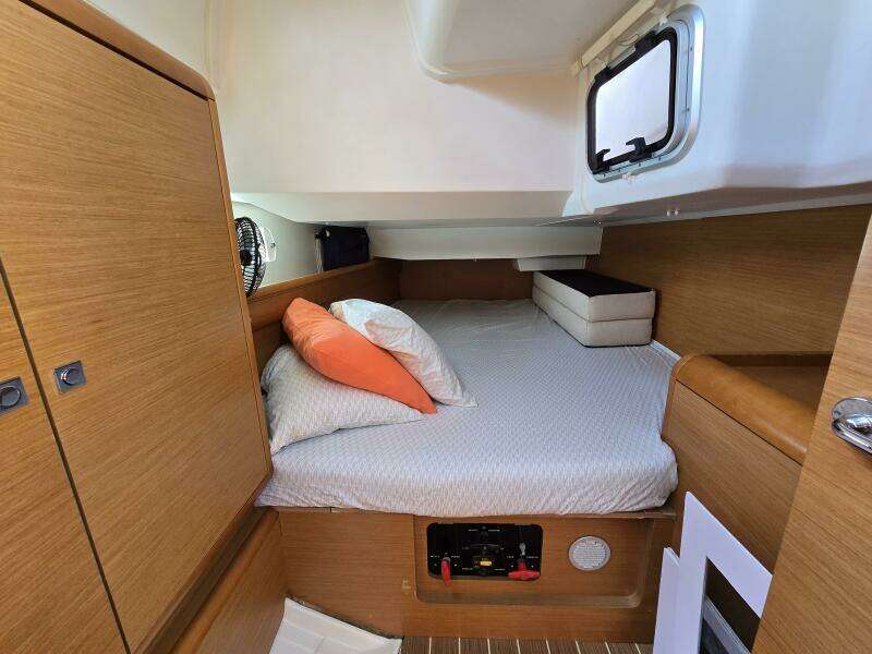 Airbender 40ft Jeanneau Yacht For Sale