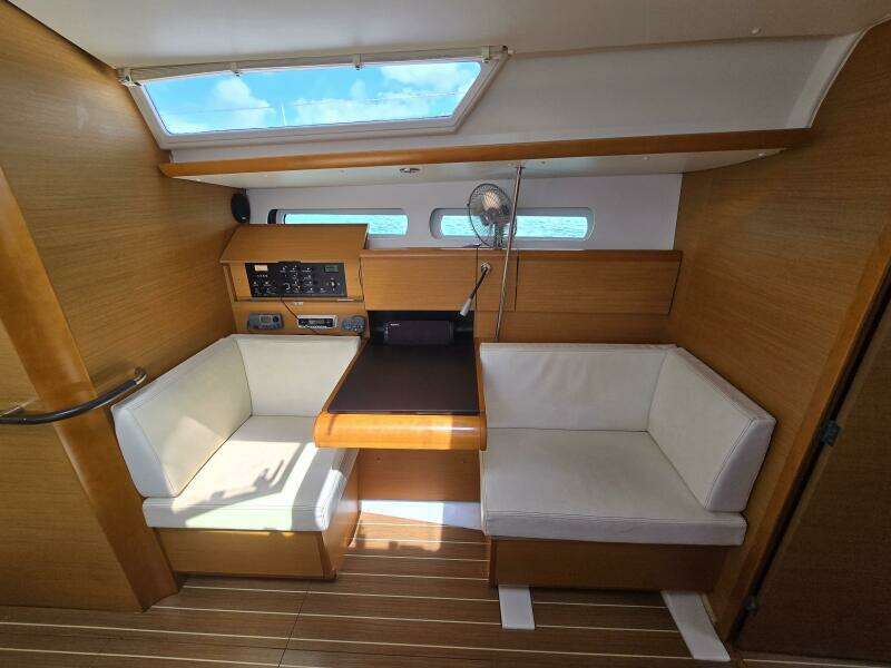 Airbender 40ft Jeanneau Yacht For Sale