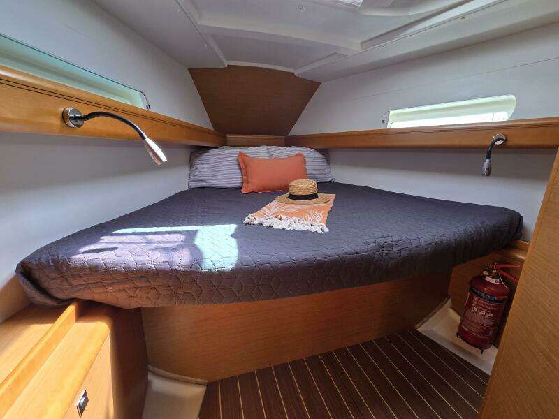 Airbender 40ft Jeanneau Yacht For Sale