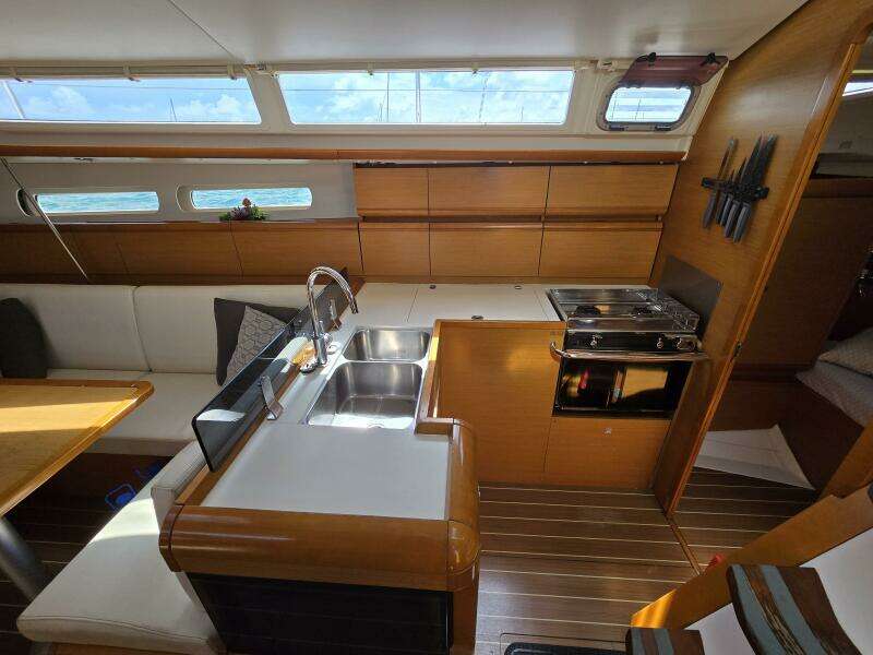 Airbender 40ft Jeanneau Yacht For Sale