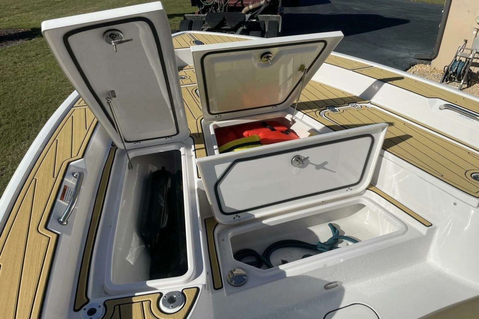 2023 Sportsman Masters 267 Bay Boat