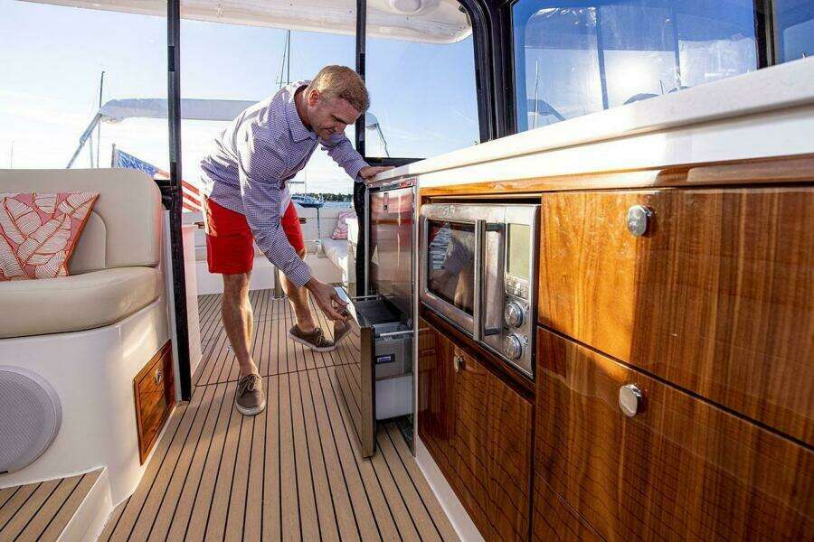 42ft MJM Yacht For Sale