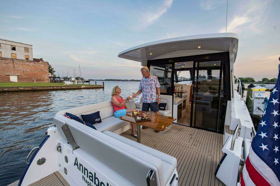 42ft MJM Yacht For Sale