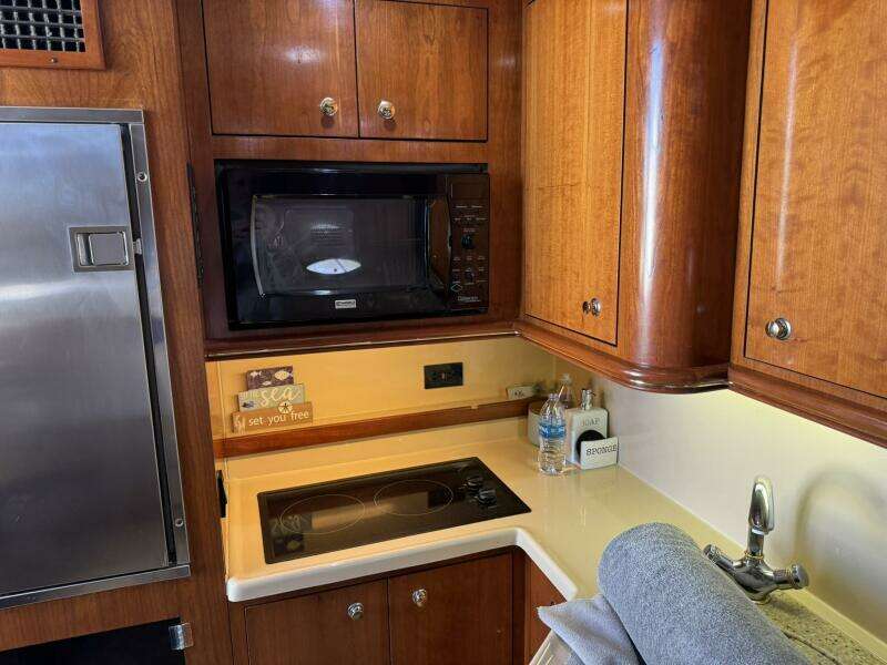 37ft Cruisers Yacht For Sale