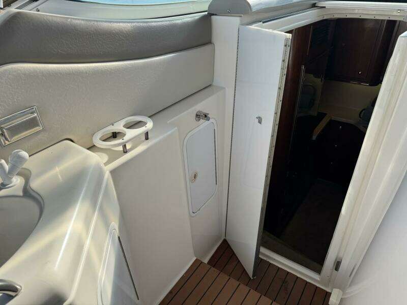 37ft Cruisers Yacht For Sale