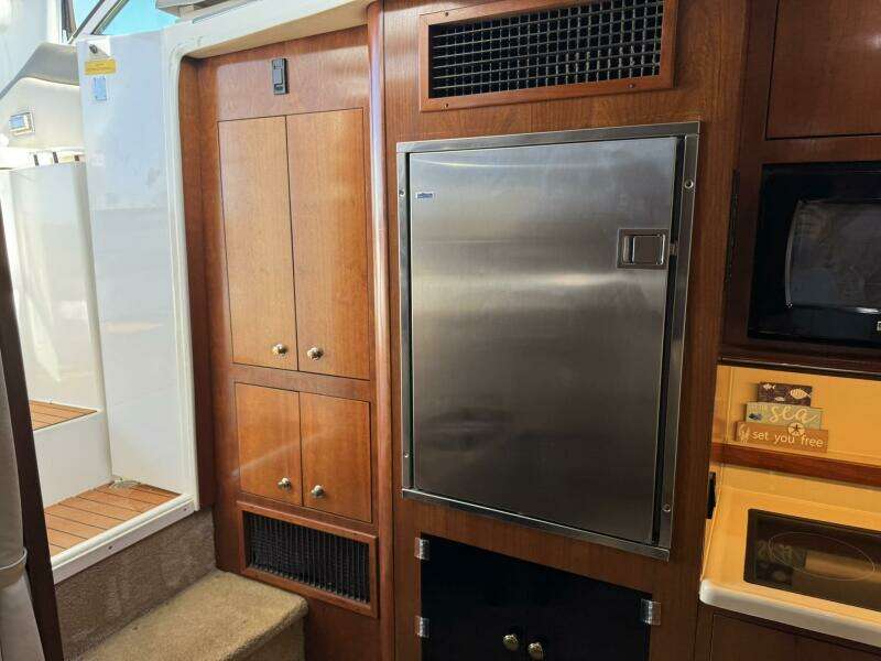 37ft Cruisers Yacht For Sale