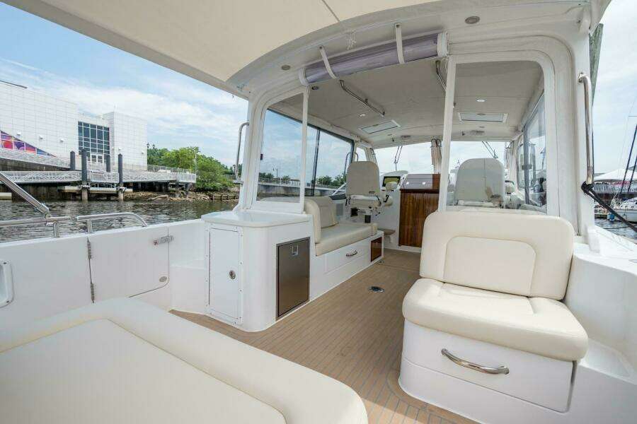 35ft MJM Yacht For Sale