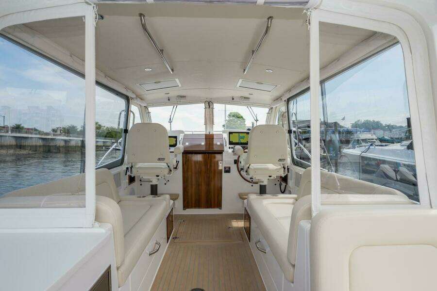35ft MJM Yacht For Sale