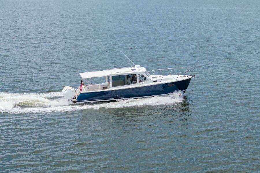35ft MJM Yacht For Sale
