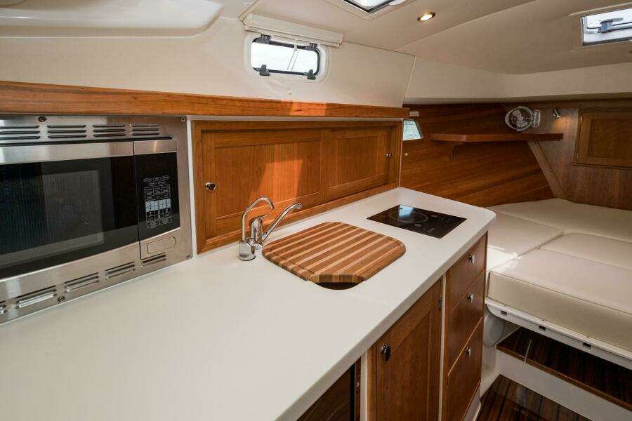 35ft MJM Yacht For Sale