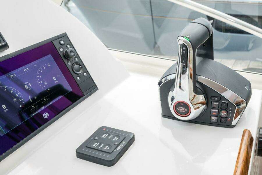 35ft MJM Yacht For Sale