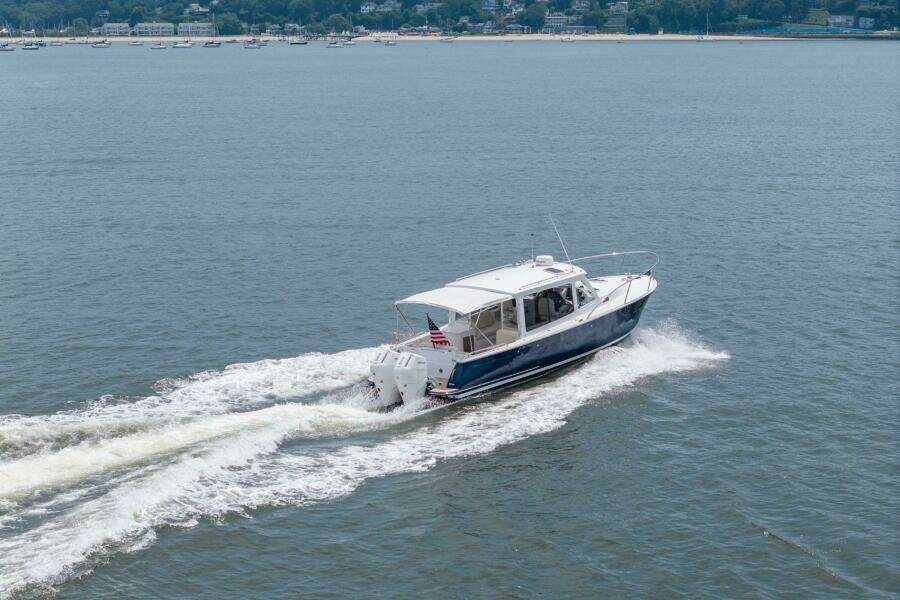 35ft MJM Yacht For Sale