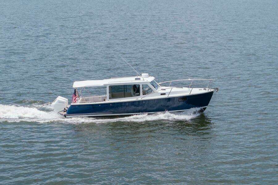 35ft MJM Yacht For Sale