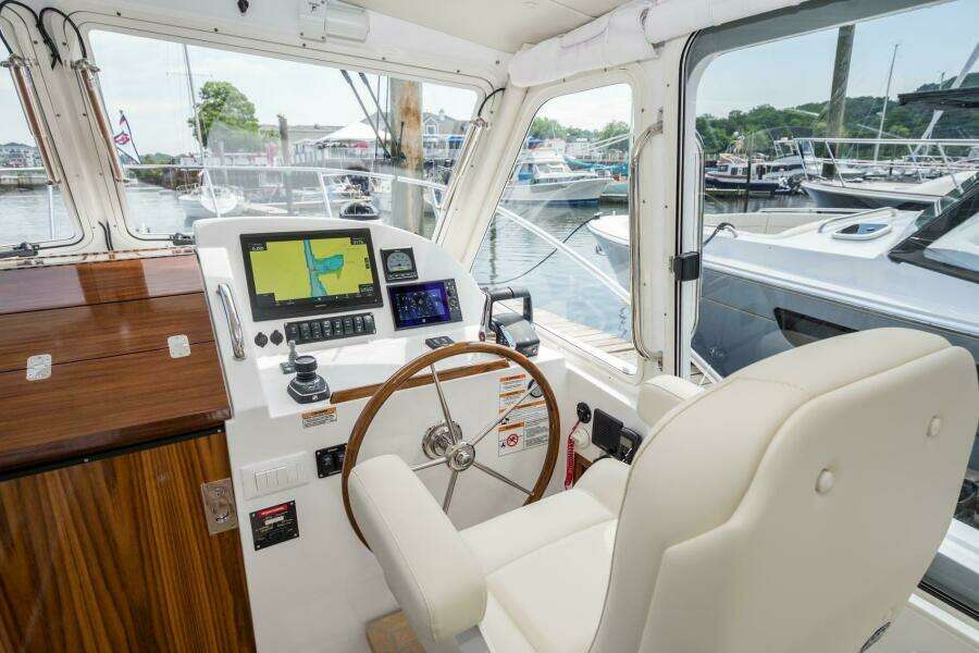 35ft MJM Yacht For Sale
