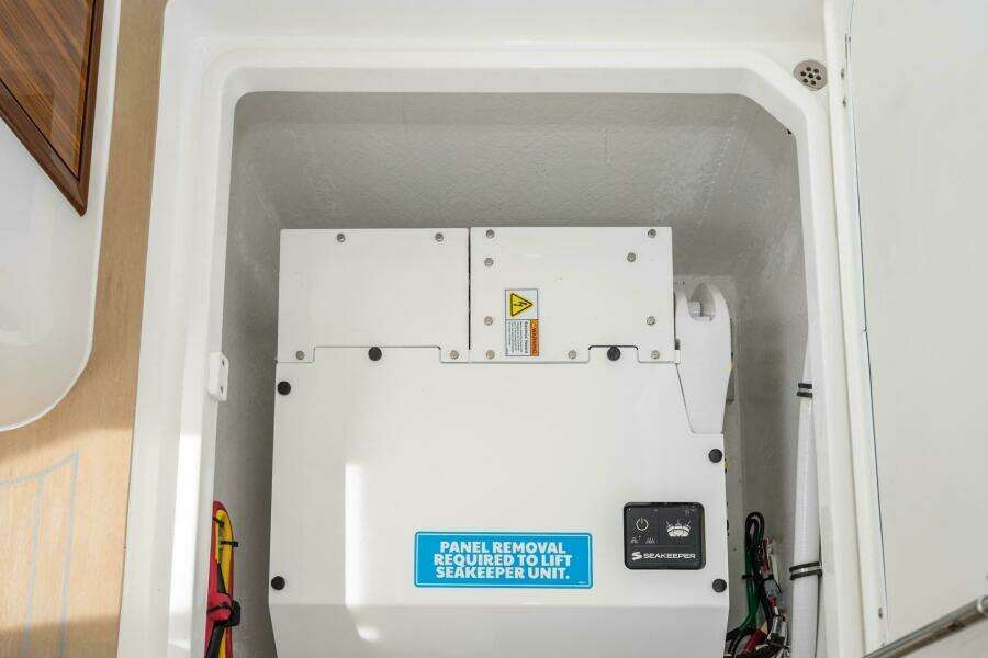 35ft MJM Yacht For Sale