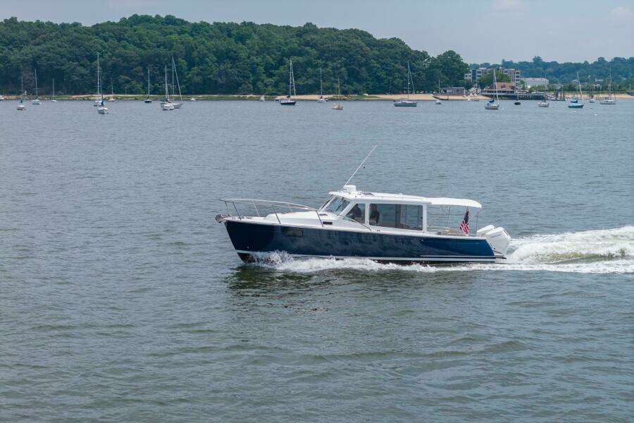35ft MJM Yacht For Sale