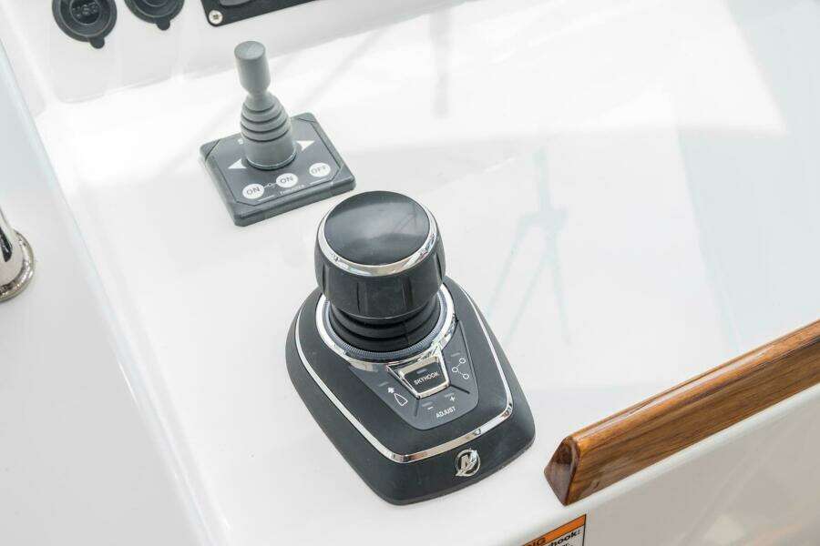 35ft MJM Yacht For Sale