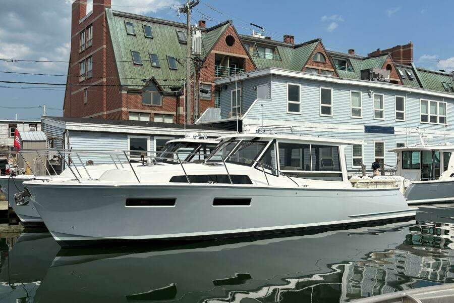 47ft MJM Yacht For Sale