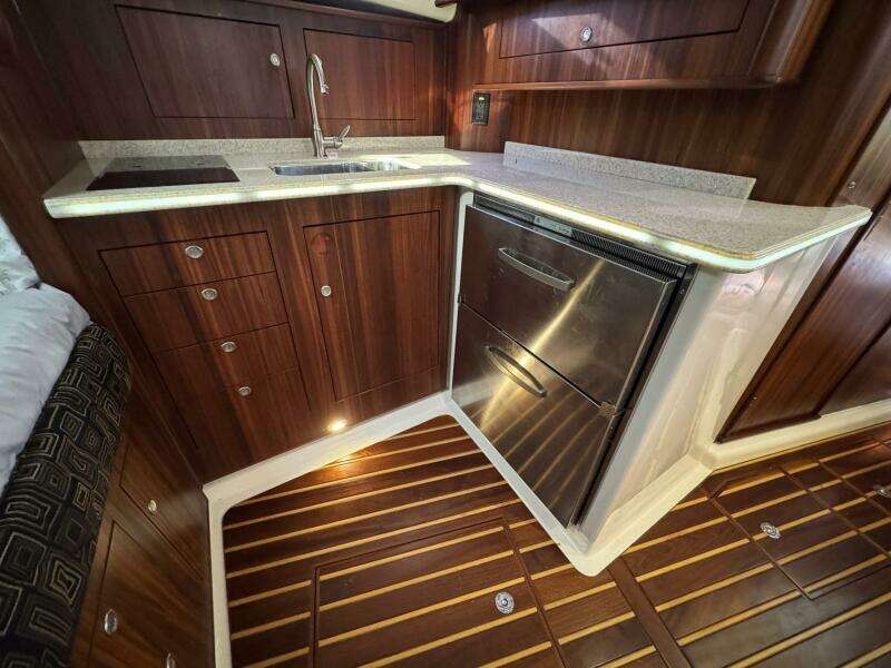 Pescador 37ft Pursuit Yacht For Sale