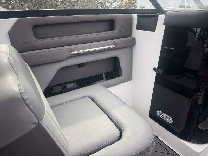 23ft Rinker Yacht For Sale