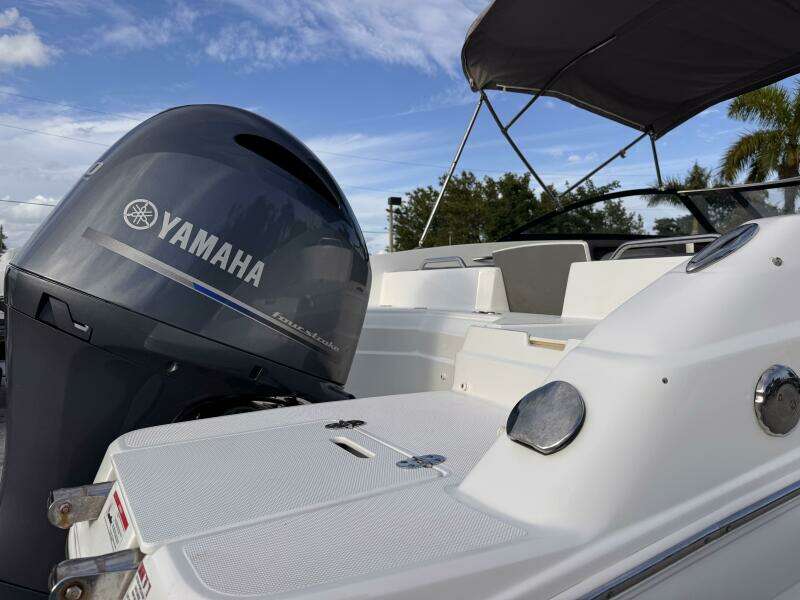 23ft Rinker Yacht For Sale