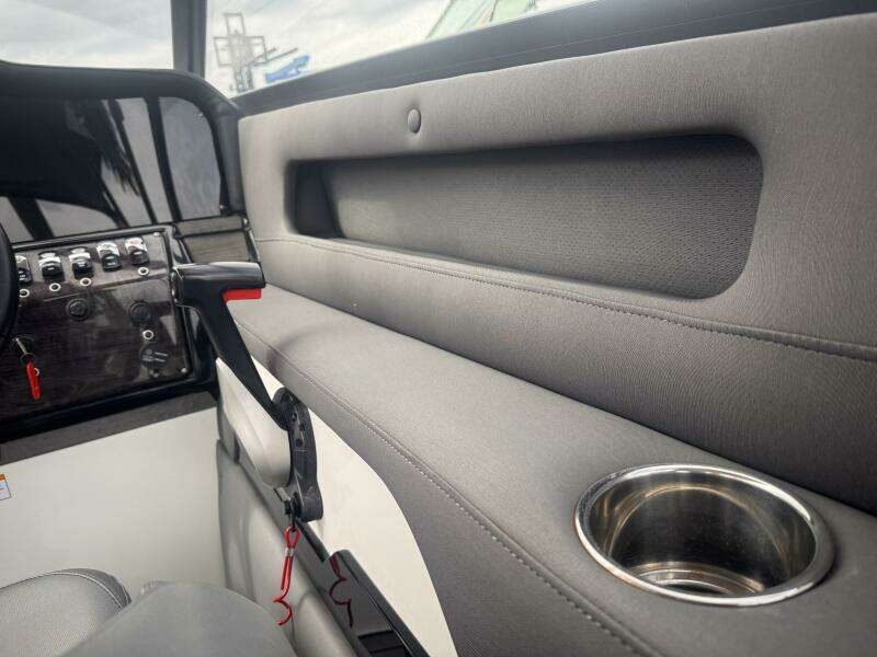 23ft Rinker Yacht For Sale