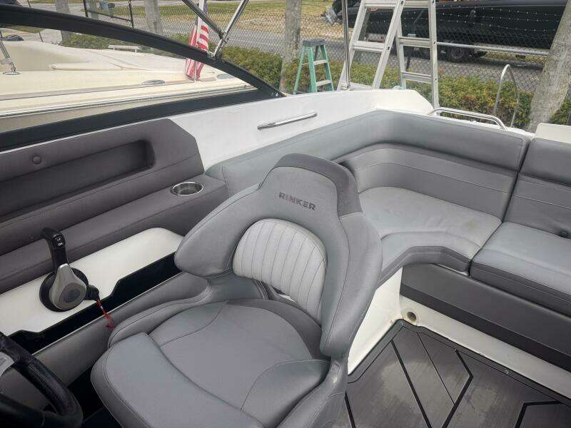 23ft Rinker Yacht For Sale