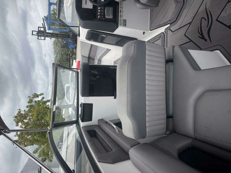 23ft Rinker Yacht For Sale