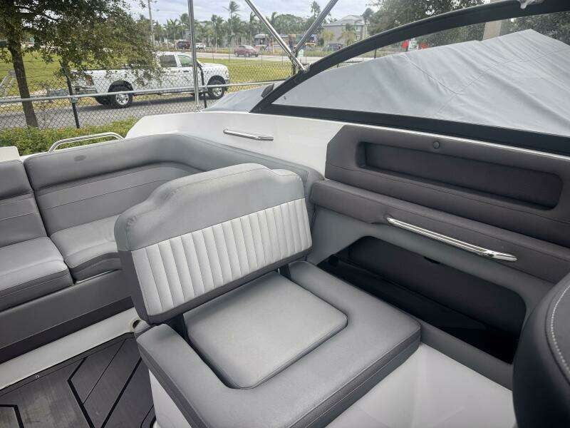 23ft Rinker Yacht For Sale