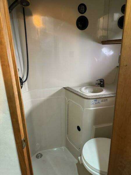 Amazed 42ft Cruisers Yacht For Sale