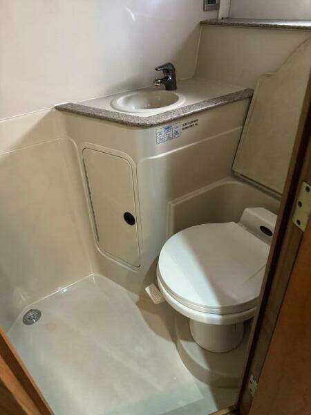 Amazed 42ft Cruisers Yacht For Sale